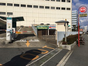 福岡合同庁舎は右側になります
